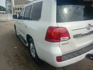 Toyota Land Cruiser 2012 White