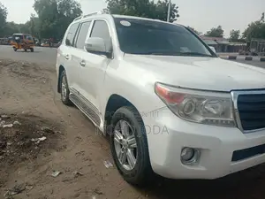 Toyota Land Cruiser 2012 White