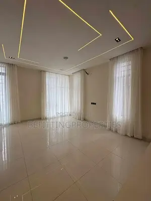 5bdrm Duplex in Chevron for sale