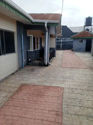 2bdrm Apartment in Ologuneru for rent