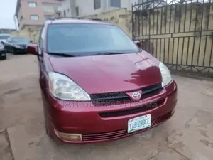 Toyota Sienna 2004 Red