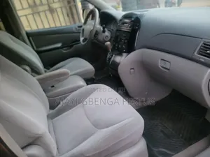 Toyota Sienna 2004 Red