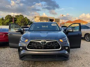 Toyota Highlander 2021 Brown