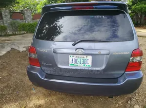 Toyota Highlander V6 2005 Blue