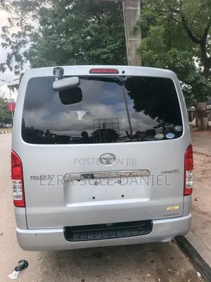 Toyota HiAce 2014 Silver