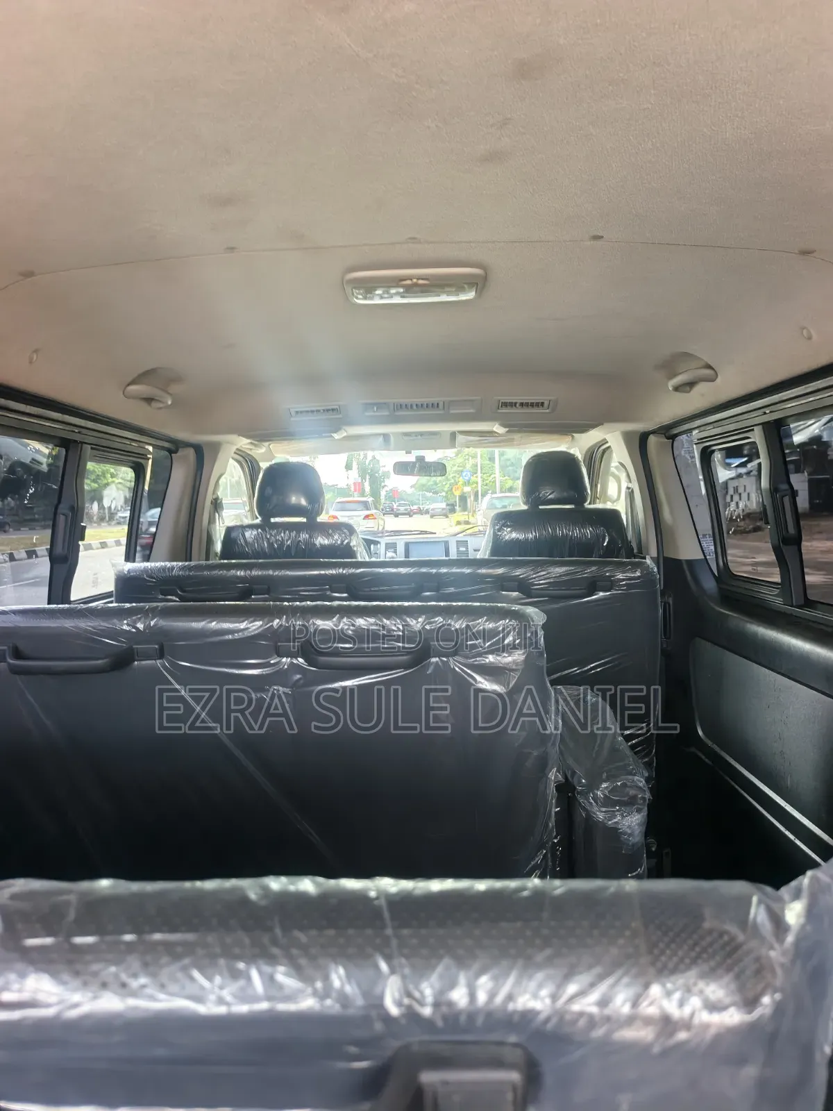 Toyota HiAce 2014 Silver