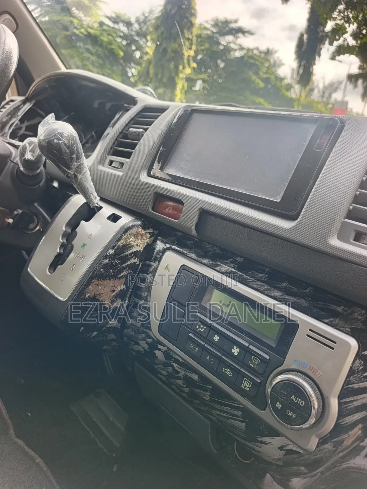 Toyota HiAce 2014 Silver