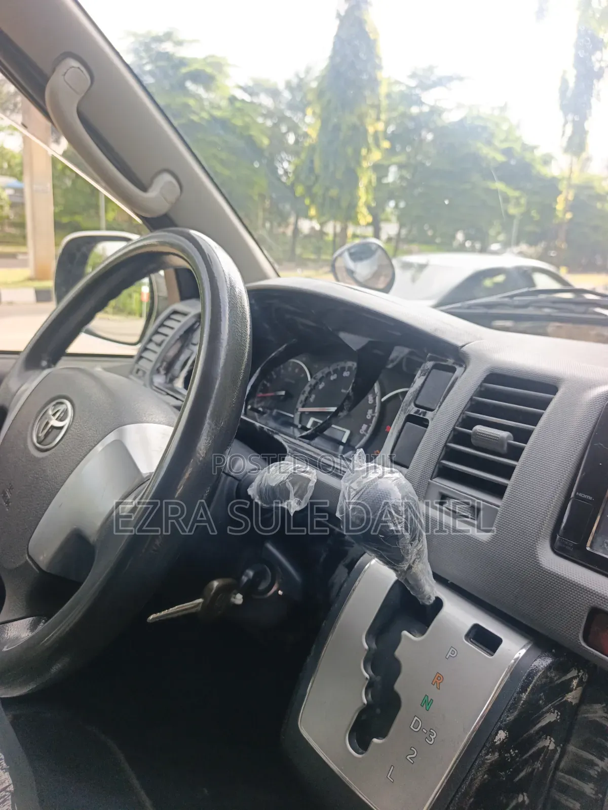 Toyota HiAce 2014 Silver