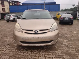 Toyota Sienna CE FWD 2007 Gold