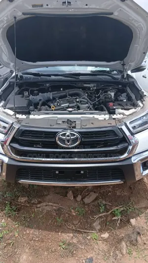 New Toyota Hilux 2023 White