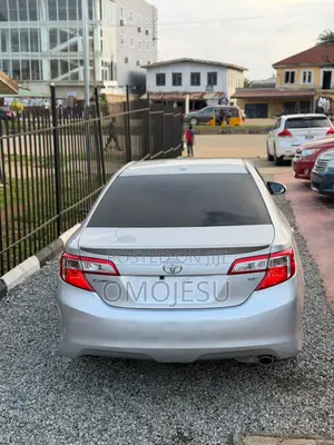 Toyota Camry SE 4dr Sedan (2.5L 4cyl 6A) 2013 Silver