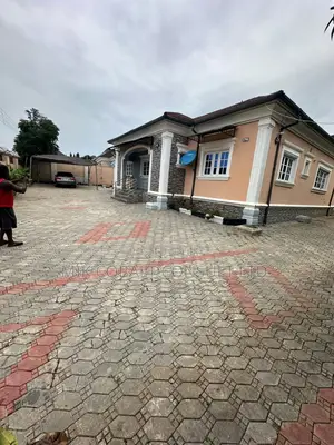 4bdrm Bungalow in Ipent7, Gwarinpa for rent