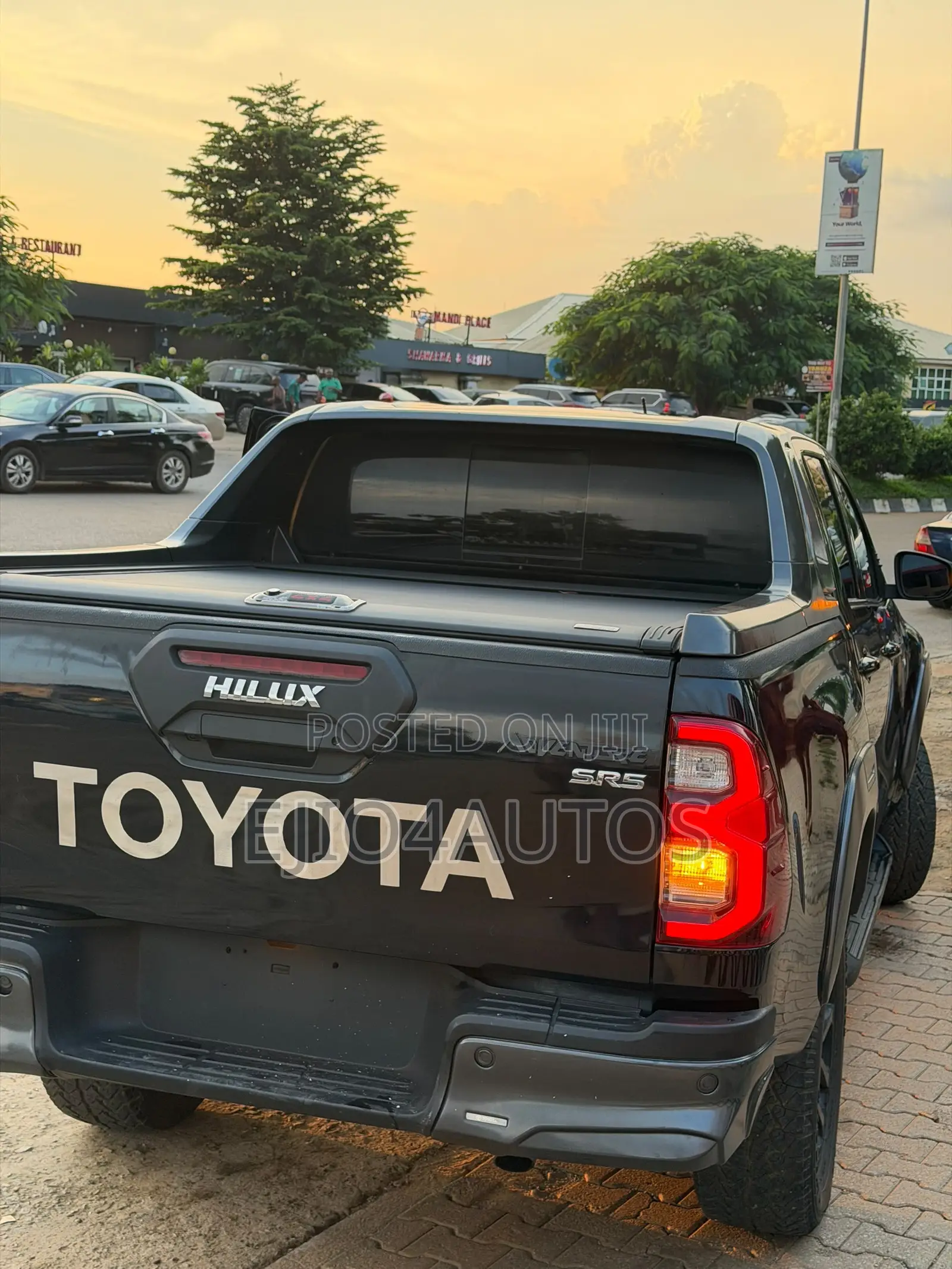 Toyota Hilux 2024 Black
