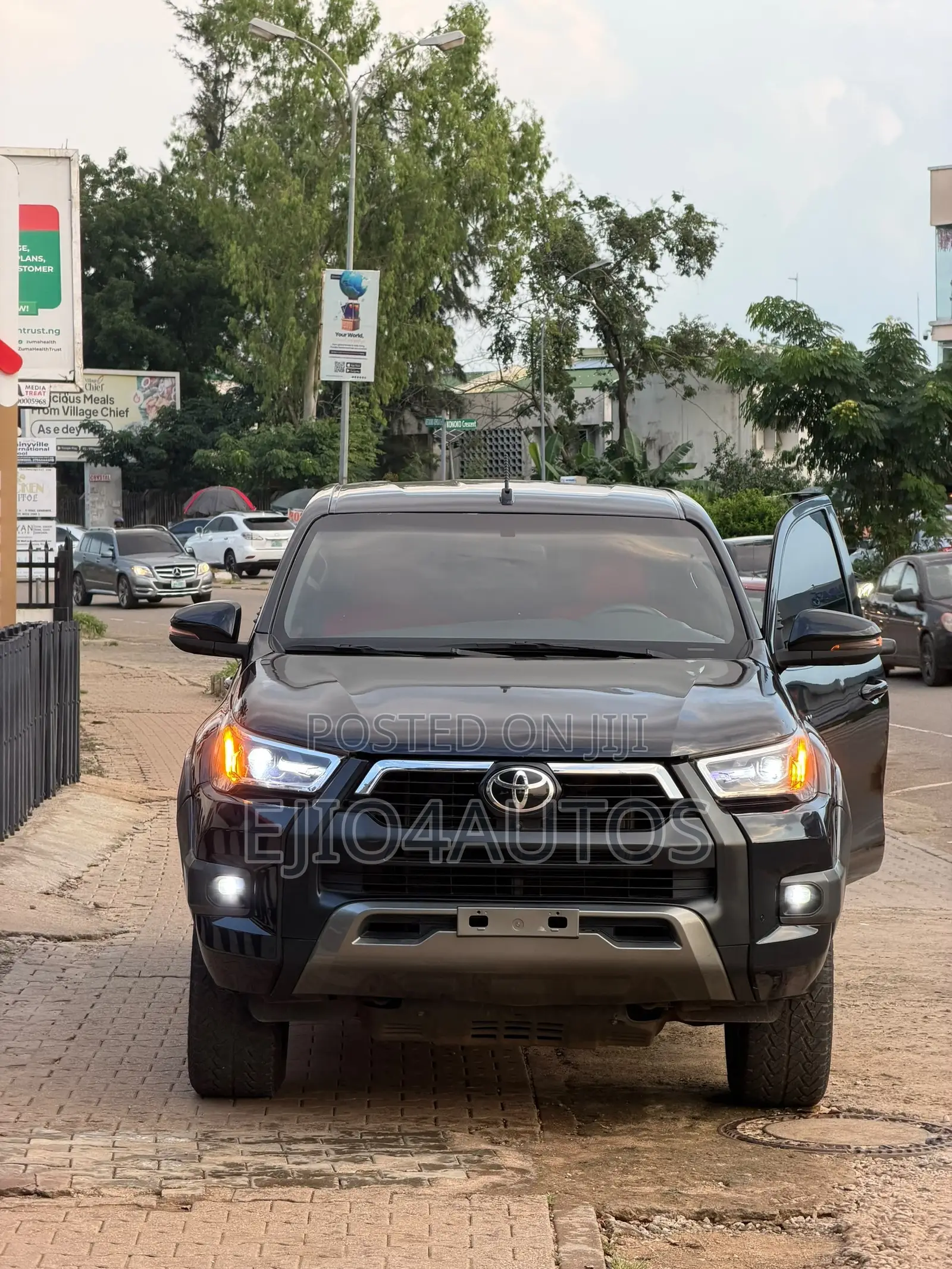 Toyota Hilux 2024 Black