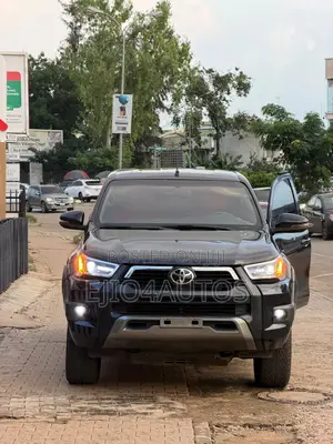Toyota Hilux 2024 Black