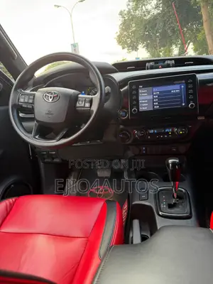 Toyota Hilux 2024 Black