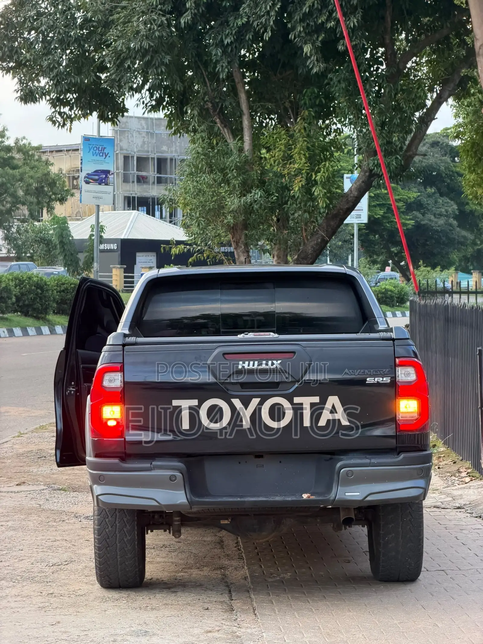 Toyota Hilux 2024 Black