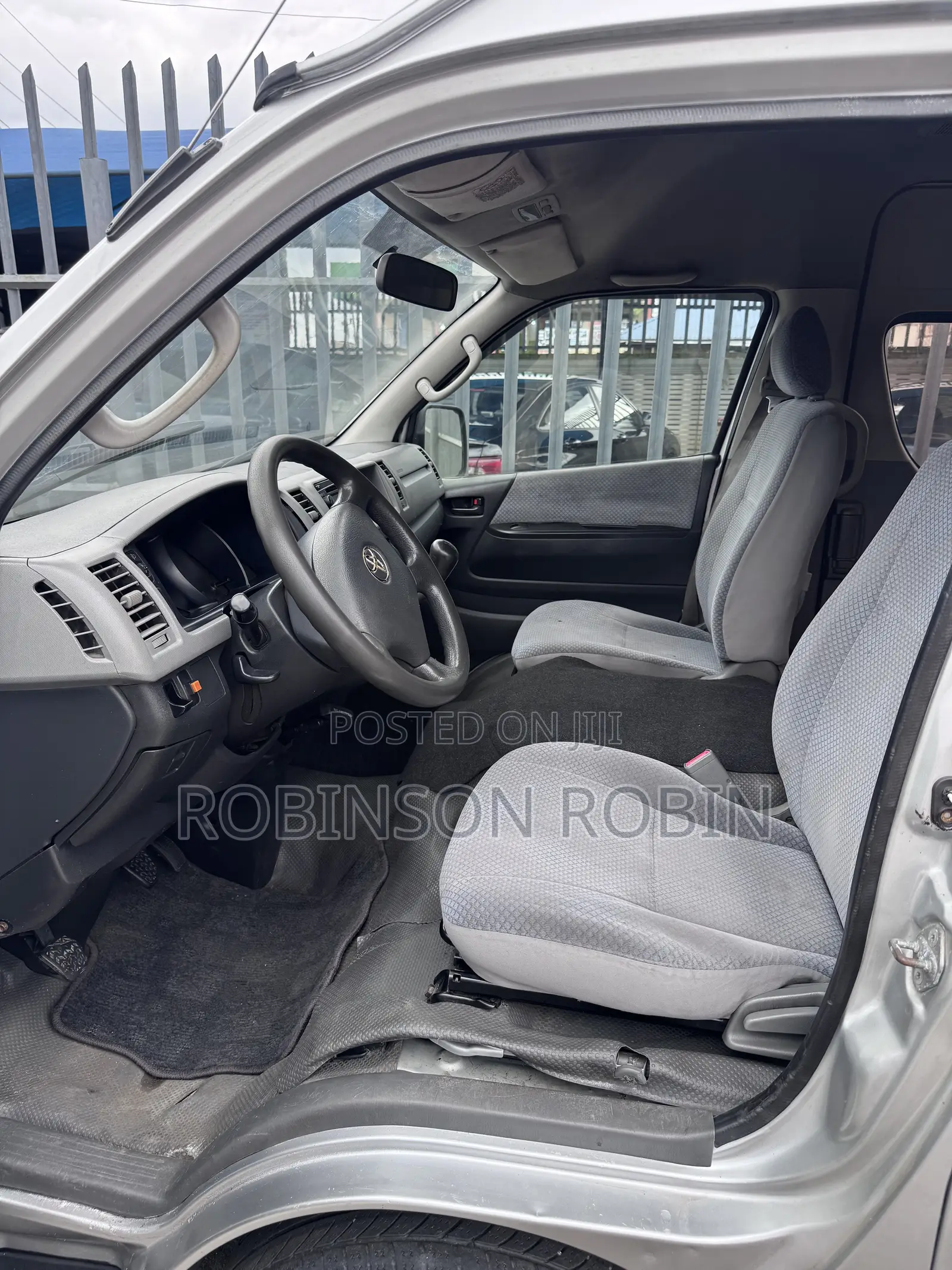 Toyota HiAce 2012 Silver