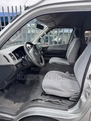 Toyota HiAce 2012 Silver