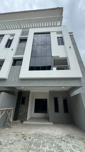 4bdrm Duplex in Lekki Phase 1 for rent