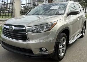 Toyota Highlander Limited Platinum 4dr SUV AWD (3.5L 6cyl 6A) 2015 Gold