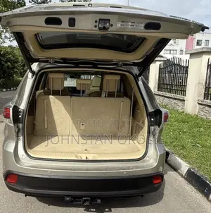 Toyota Highlander Limited Platinum 4dr SUV AWD (3.5L 6cyl 6A) 2015 Gold