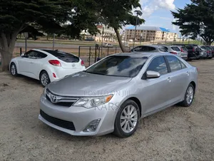 Toyota Camry XLE 4dr Sedan (2.5L 4cyl 6A) 2012 Silver