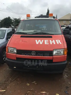 Volkswagen Transporter 2023 Orange