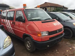 Volkswagen Transporter 2023 Orange