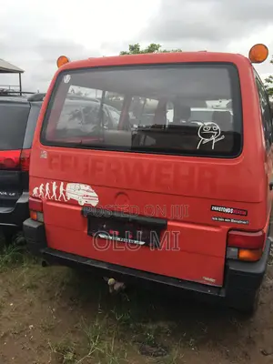 Volkswagen Transporter 2023 Orange