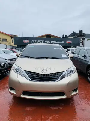 Toyota Sienna 2013 Gold