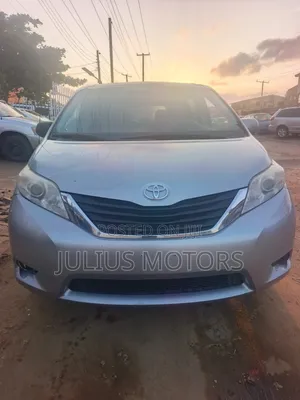 Toyota Sienna 2014 Blue