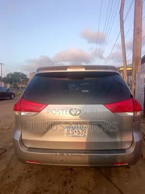 Toyota Sienna 2014 Blue
