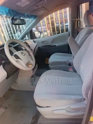Toyota Sienna 2014 Blue