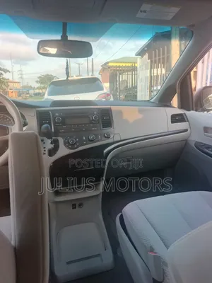 Toyota Sienna 2014 Blue