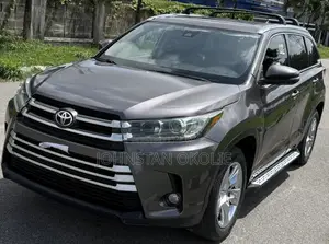 Toyota Highlander Limited Platinum 4dr SUV AWD (3.5L 6cyl 6A) 2015 Gray