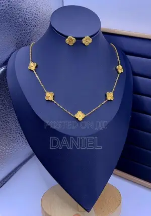 Original Vca Set Available in Gold and Black Colors as Seen