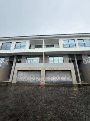 5bdrm Duplex in Chevron for rent