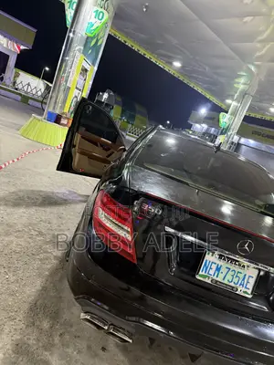 Mercedes-Benz C300 Luxury Sedan AWD (3.0L 6cyl 7A) 2009 Black