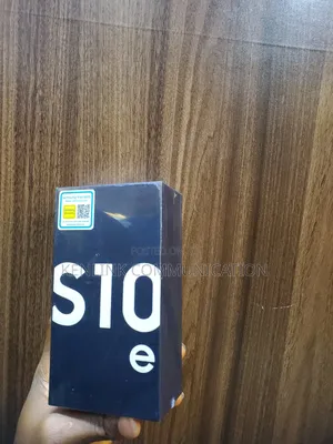 New Samsung Galaxy S10e 128 GB Silver