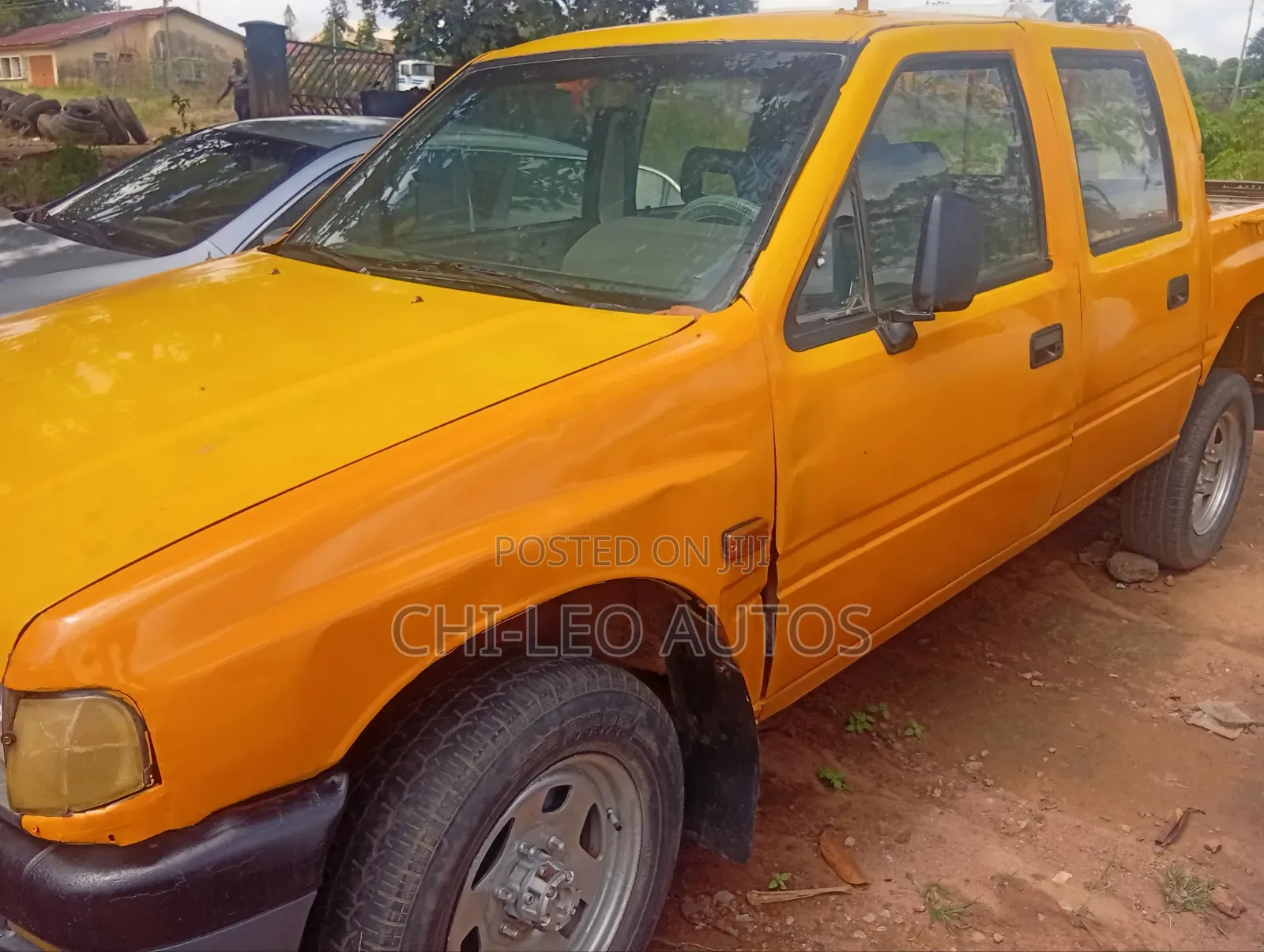 Isuzu Trooper 2002 Orange