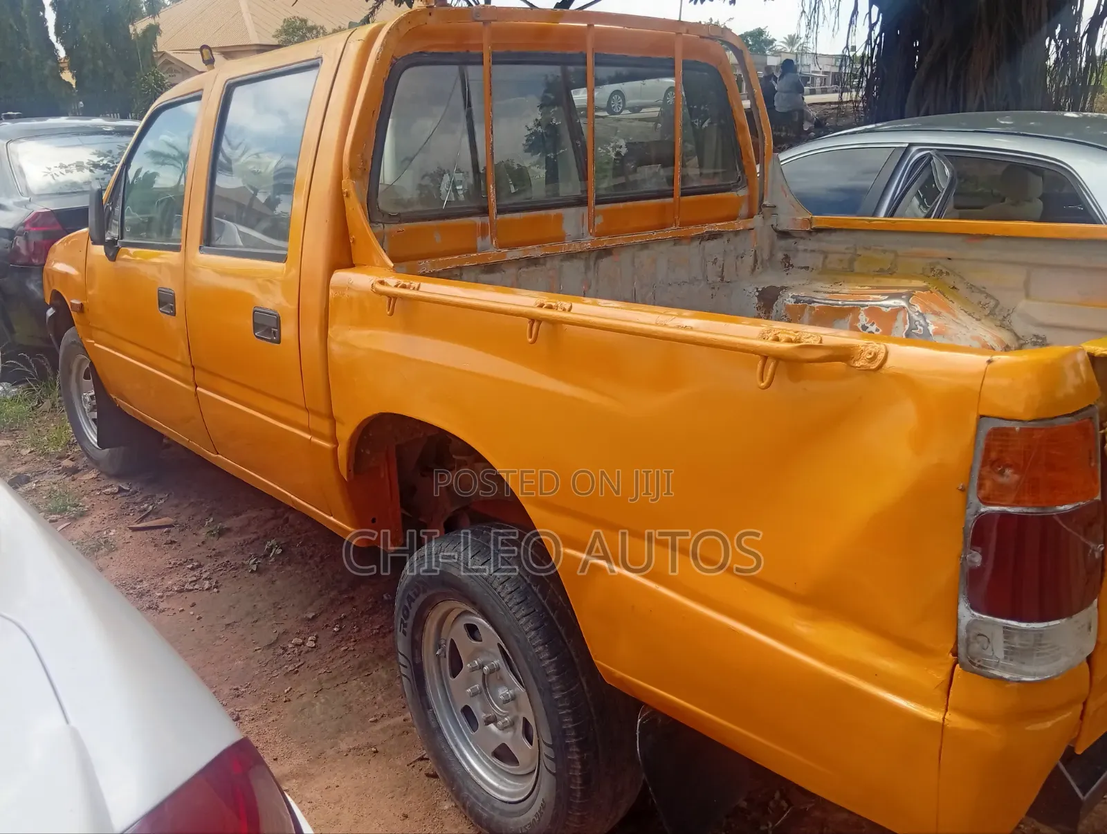 Isuzu Trooper 2002 Orange