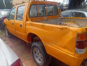 Isuzu Trooper 2002 Orange