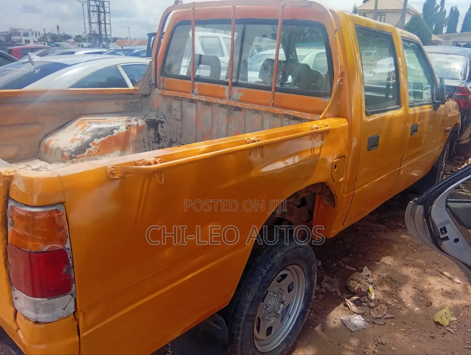 Isuzu Trooper 2002 Orange