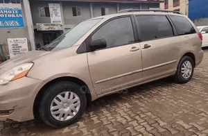 Toyota Sienna 2007 Gold