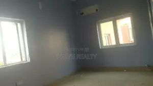2bdrm Apartment in Lekki Phase 2 for rent