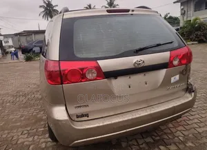 Toyota Sienna 2007 Gold