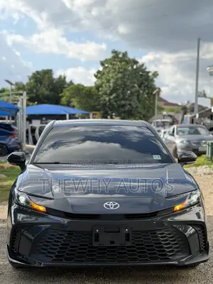 Toyota Camry SE 2025 Gray