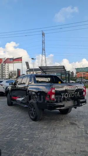 New Toyota Hilux 2023 Black