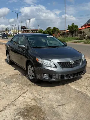 Toyota Corolla LE 4dr Sedan (1.8L 4cyl 4A) 2010 Gray
